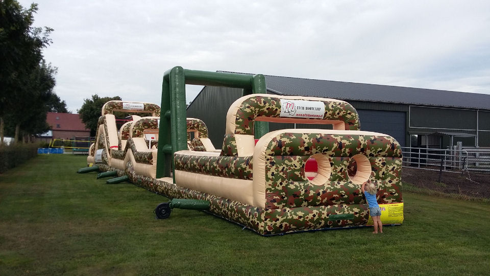 Obstakel springkussen van 24 meter!